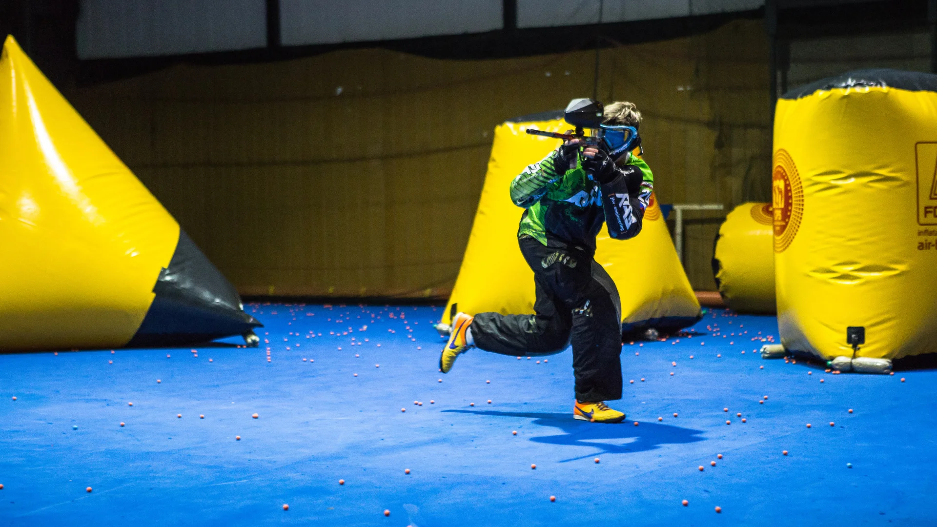 Paintball v areálu o rozloze 6000 m2: akční hra plná taktiky a adrenalinu