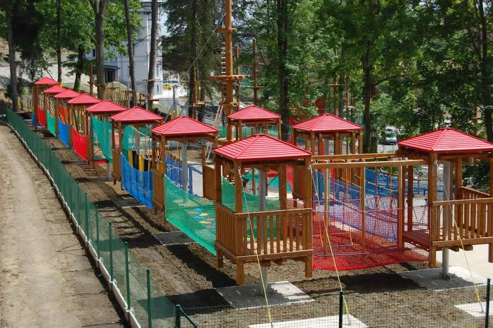 Pořádná dávka adrenalinu: seskok na obří houpačce pro 1 či 2 osoby