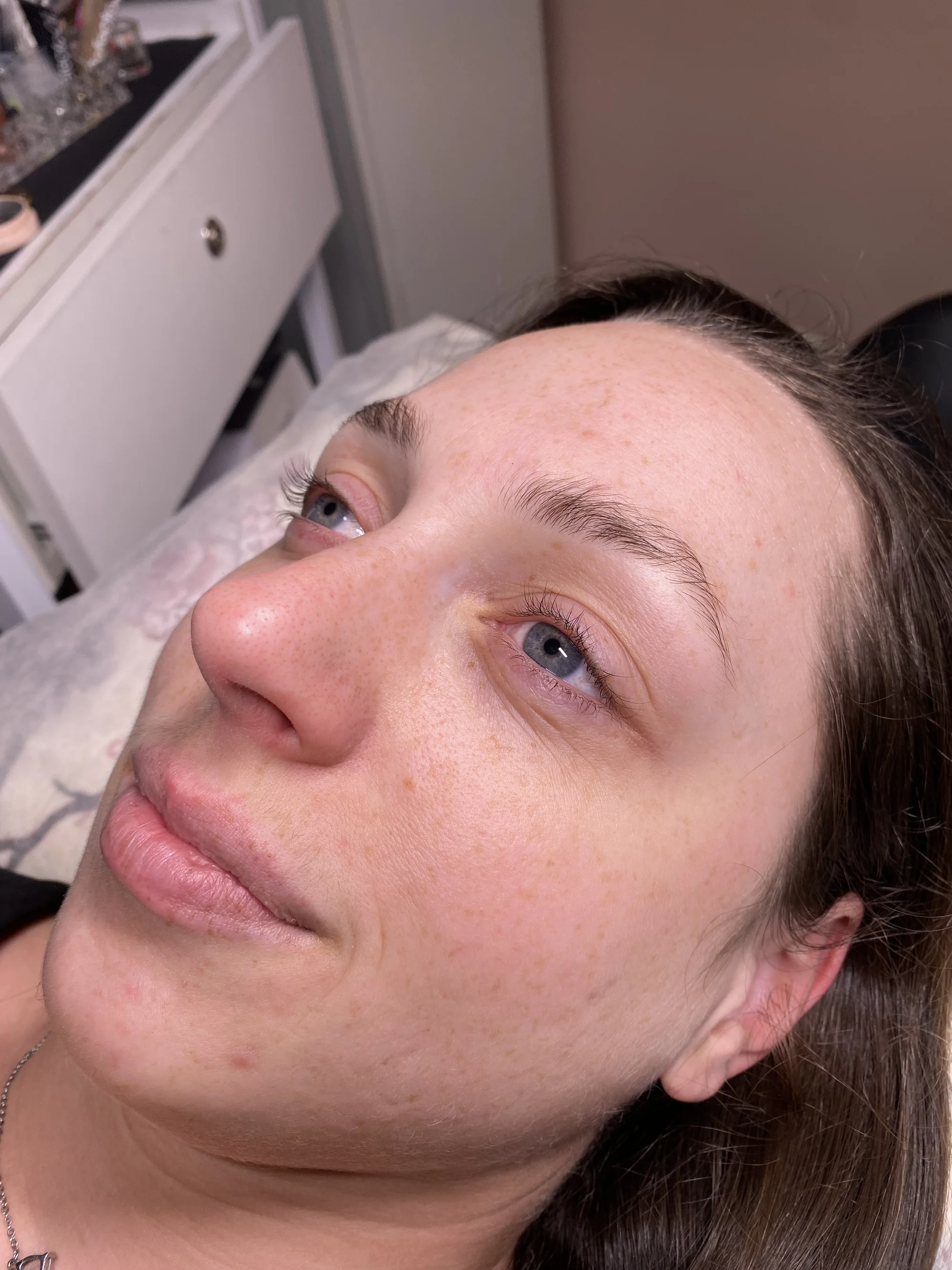Laminace obočí i lash lifting vč. barvení a výživy či balíček obou metod
