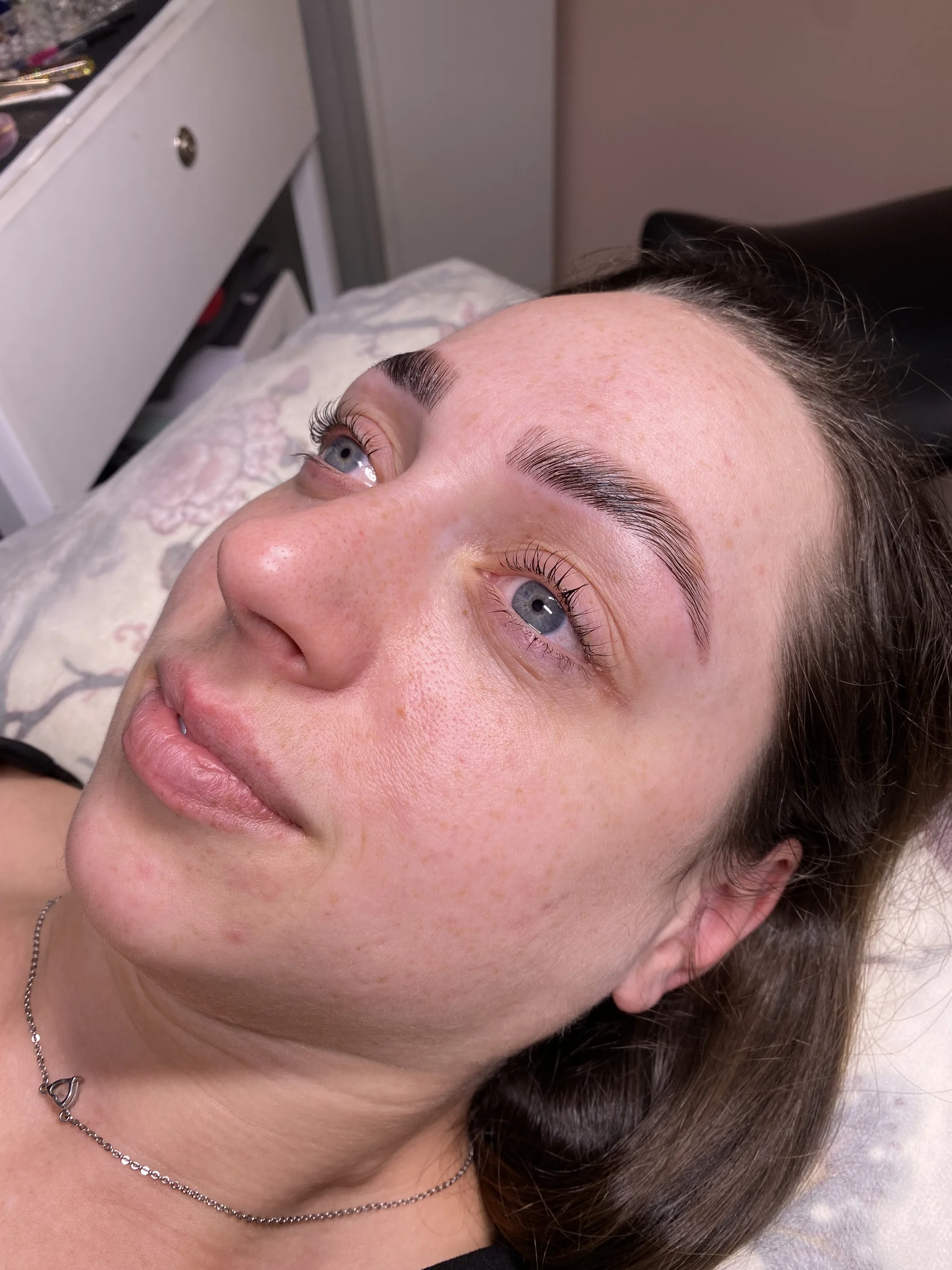 Laminace obočí i lash lifting vč. barvení a výživy či balíček obou metod