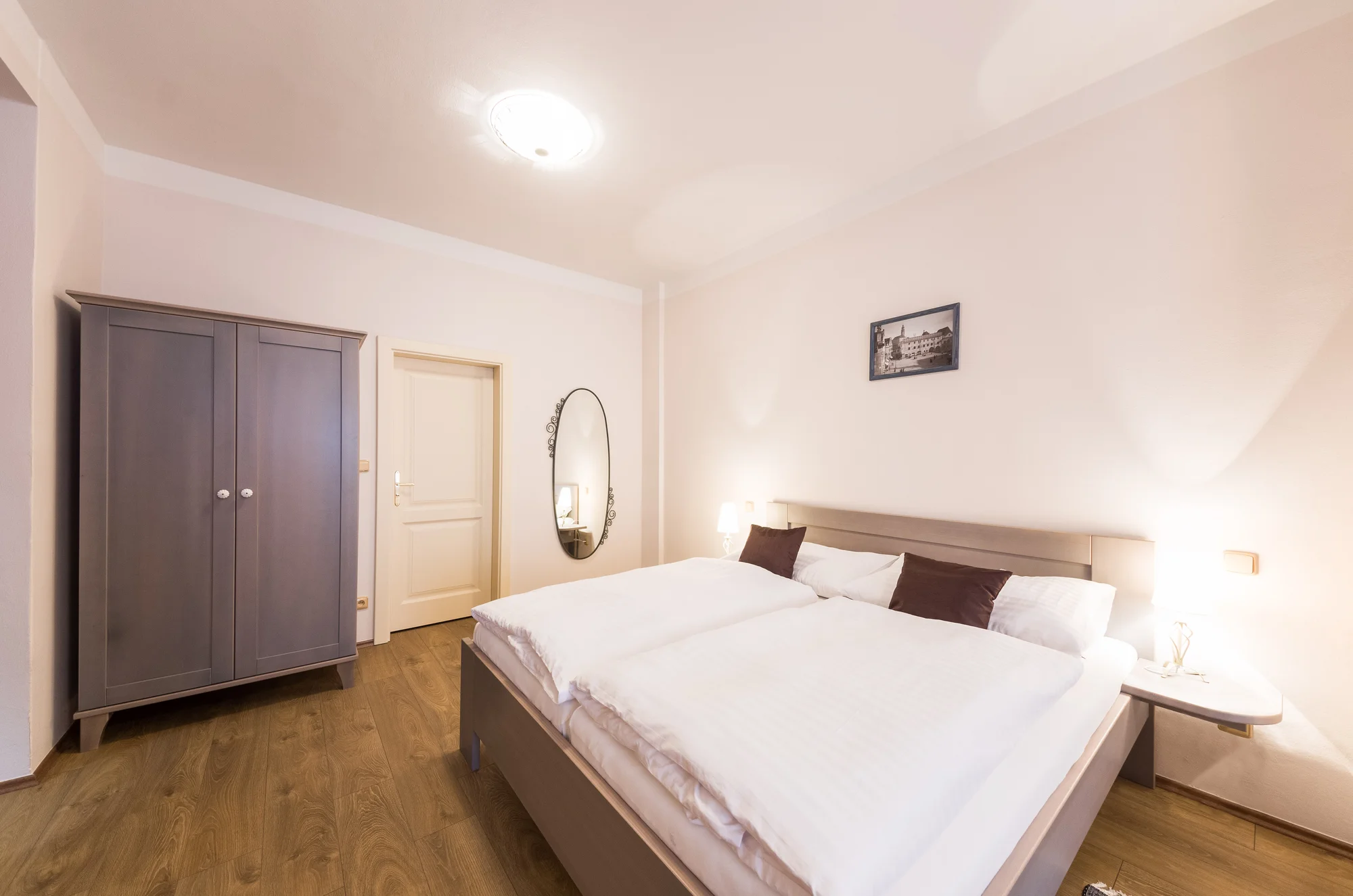 Ubytování jen pár kroků od krumlovského zámku: na výběr apartmán i pokoj s terasou