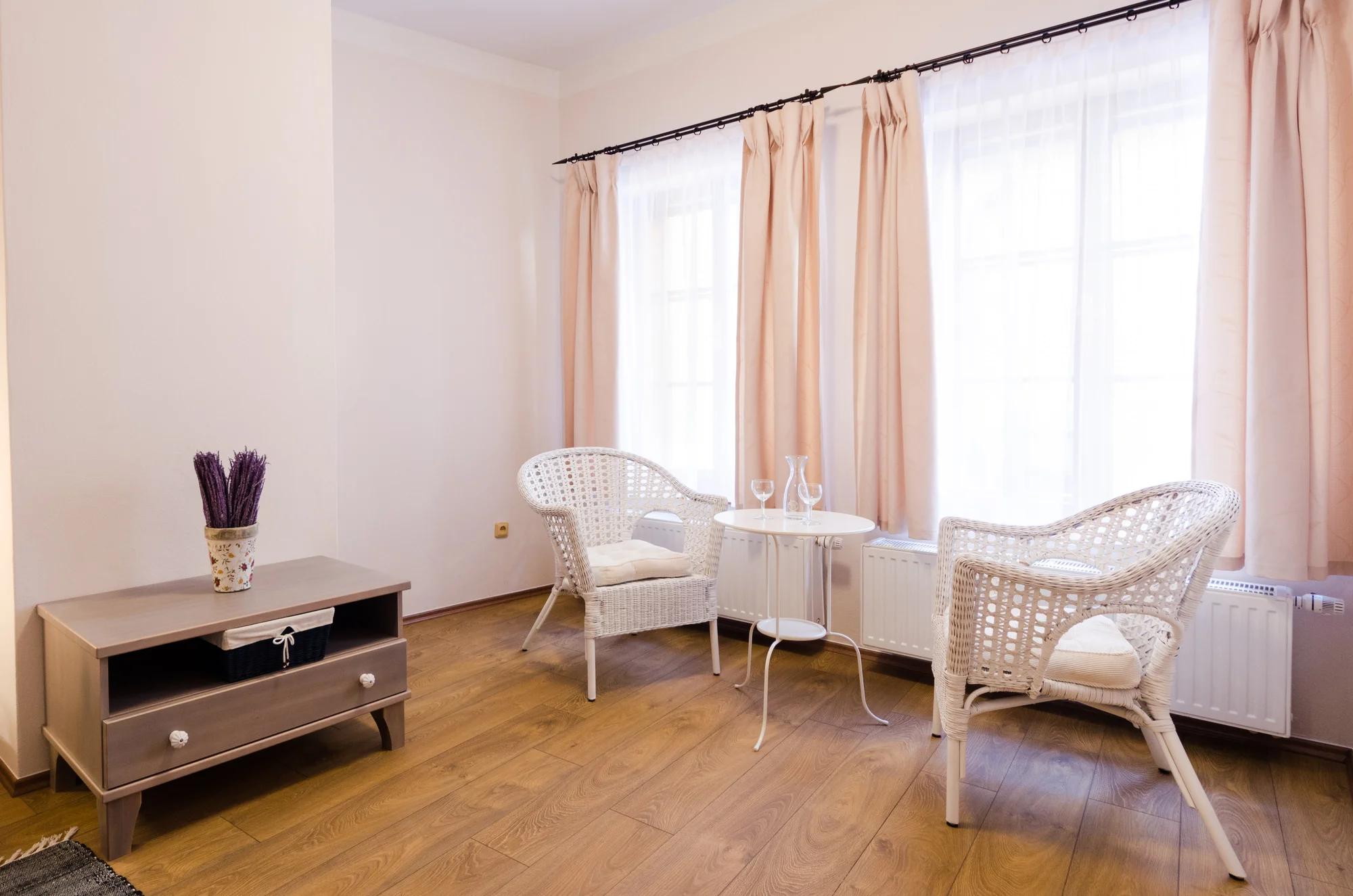 Ubytování jen pár kroků od krumlovského zámku: na výběr apartmán i pokoj s terasou