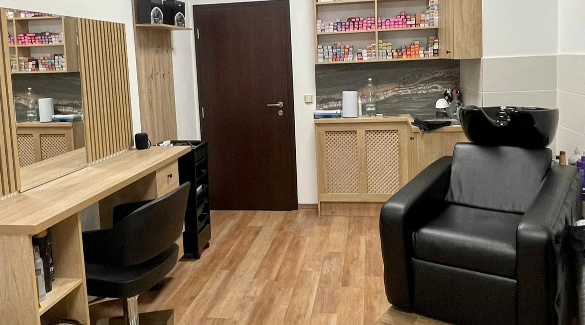 Dámský střih nebo melír včetně hloubkové péče pro všechny délky vlasů