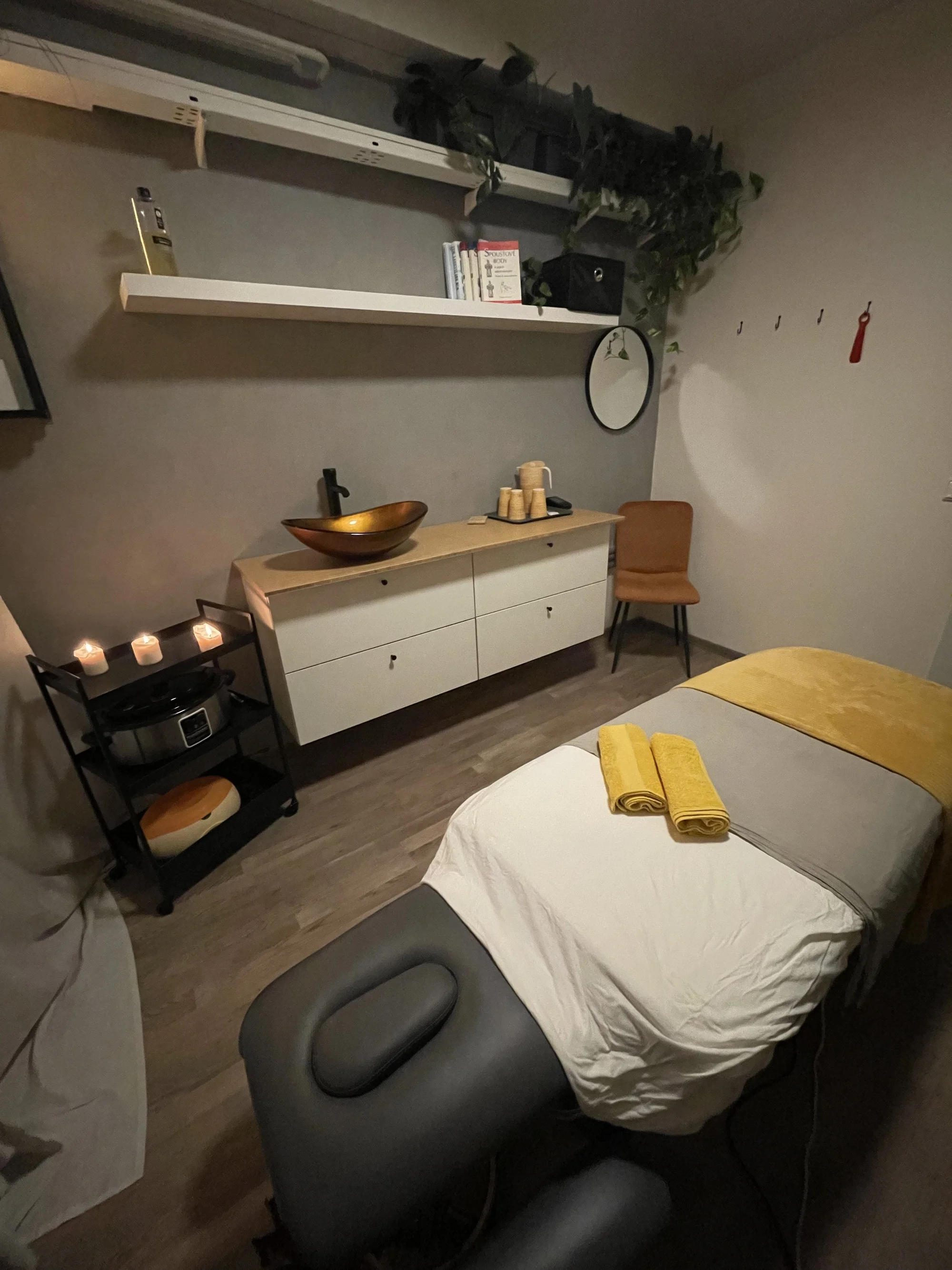 Masáže v Chrudimi: regenerační, aromaterapeutická či lávovými kameny na 60-120 minut