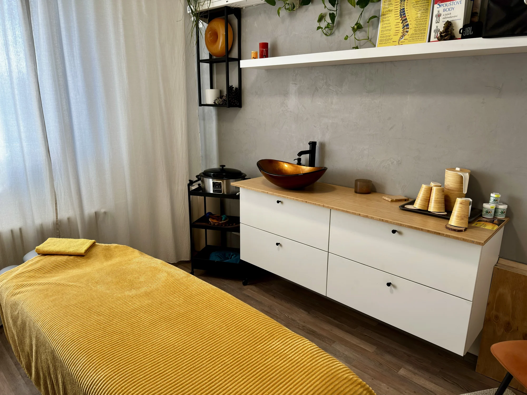 Masáže v Chrudimi: regenerační, aromaterapeutická či lávovými kameny na 60-120 minut