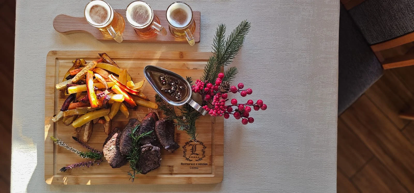 Dančí steak z kýty, omáčka a příloha podle výběru a ochutnávka piv