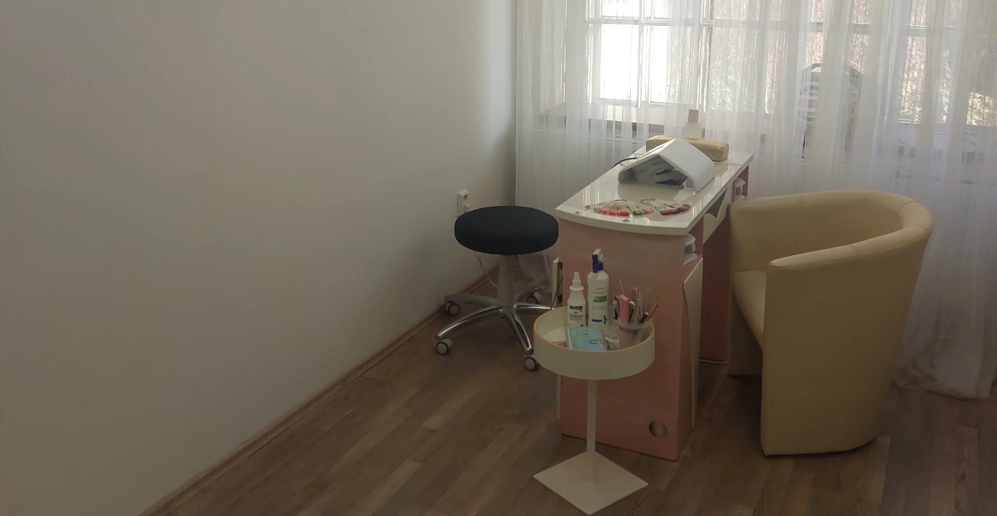 Pánská i dámská klasická manikúra, gel lak nebo nové gelové nehty či doplnění