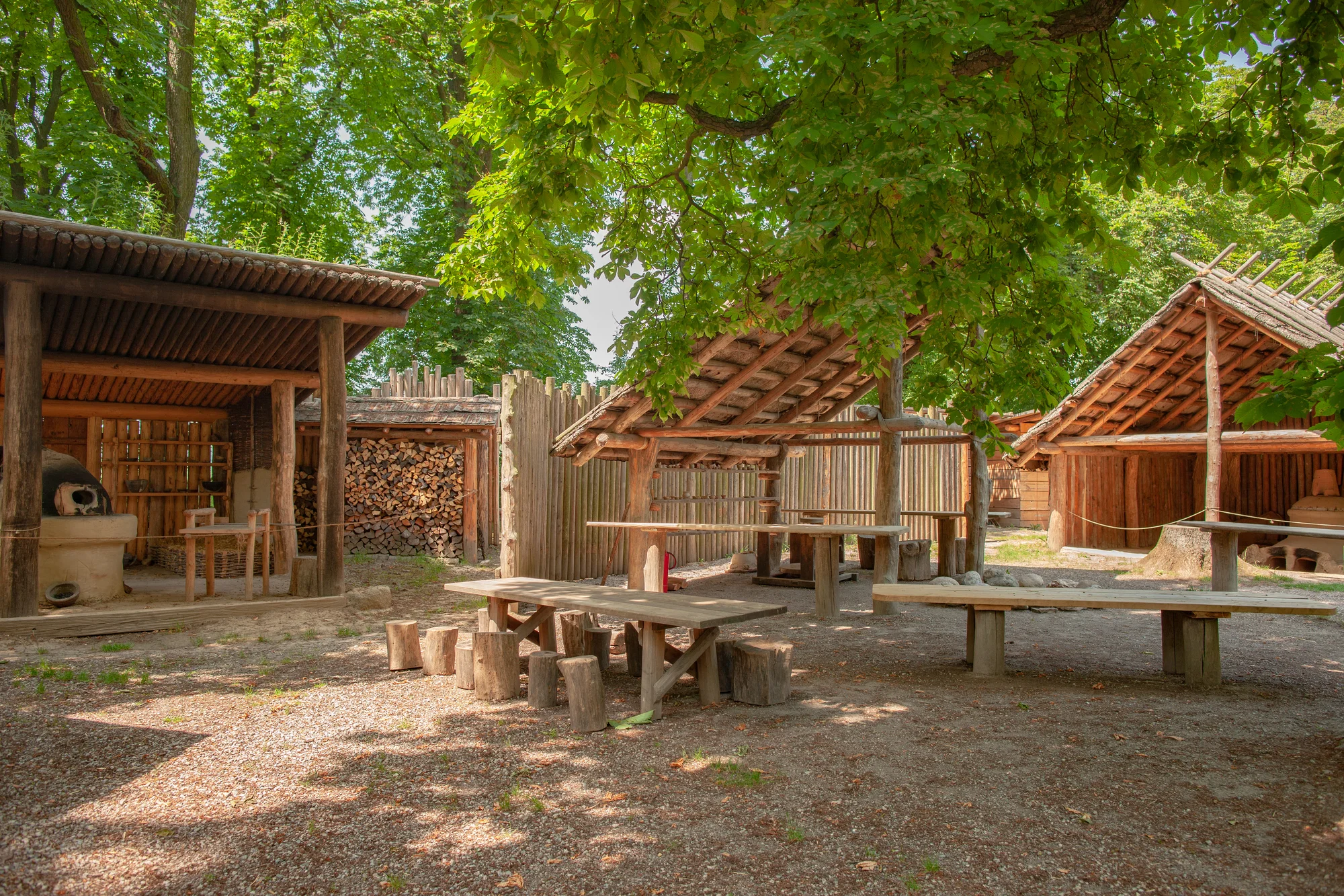 Od pravěku po středověk: skanzen a muzeum v Dolním Rakousku, program i v češtině, expozice o době ledové