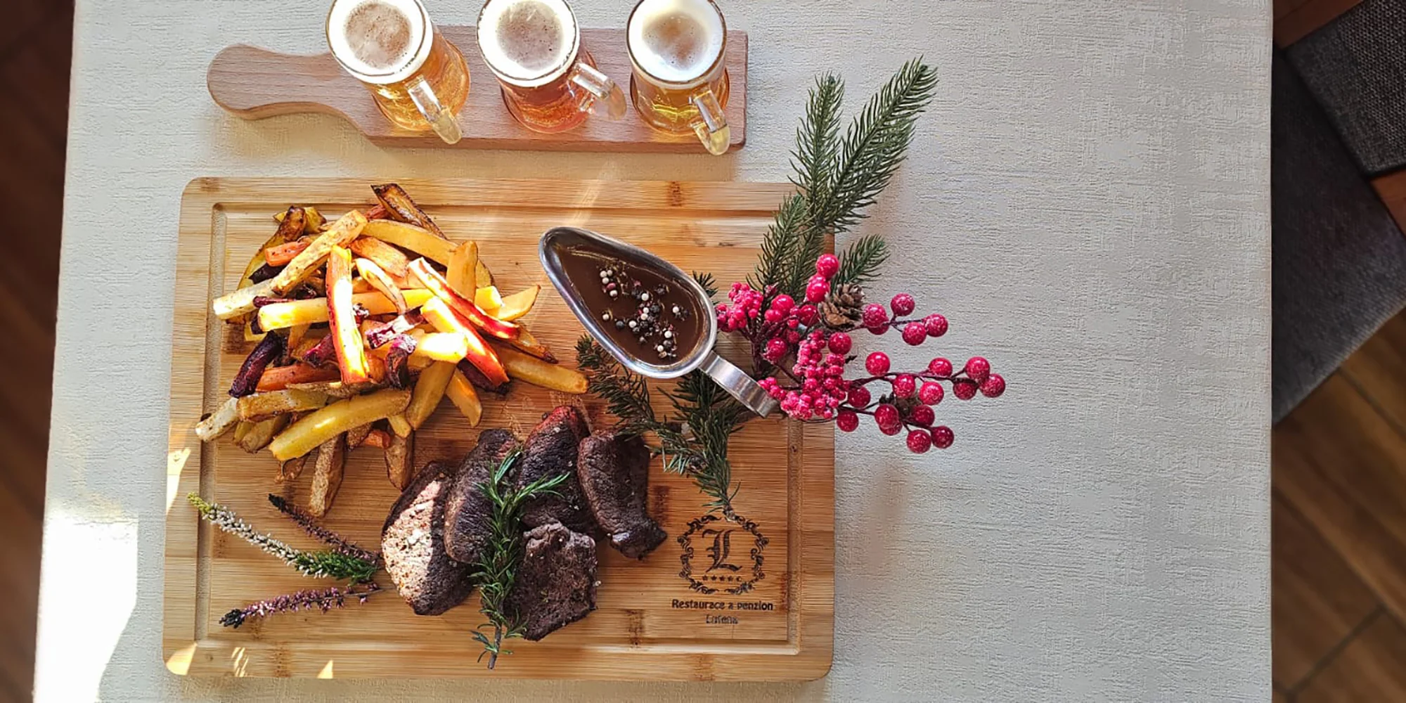 Dančí steak z kýty, omáčka a příloha podle výběru a ochutnávka piv