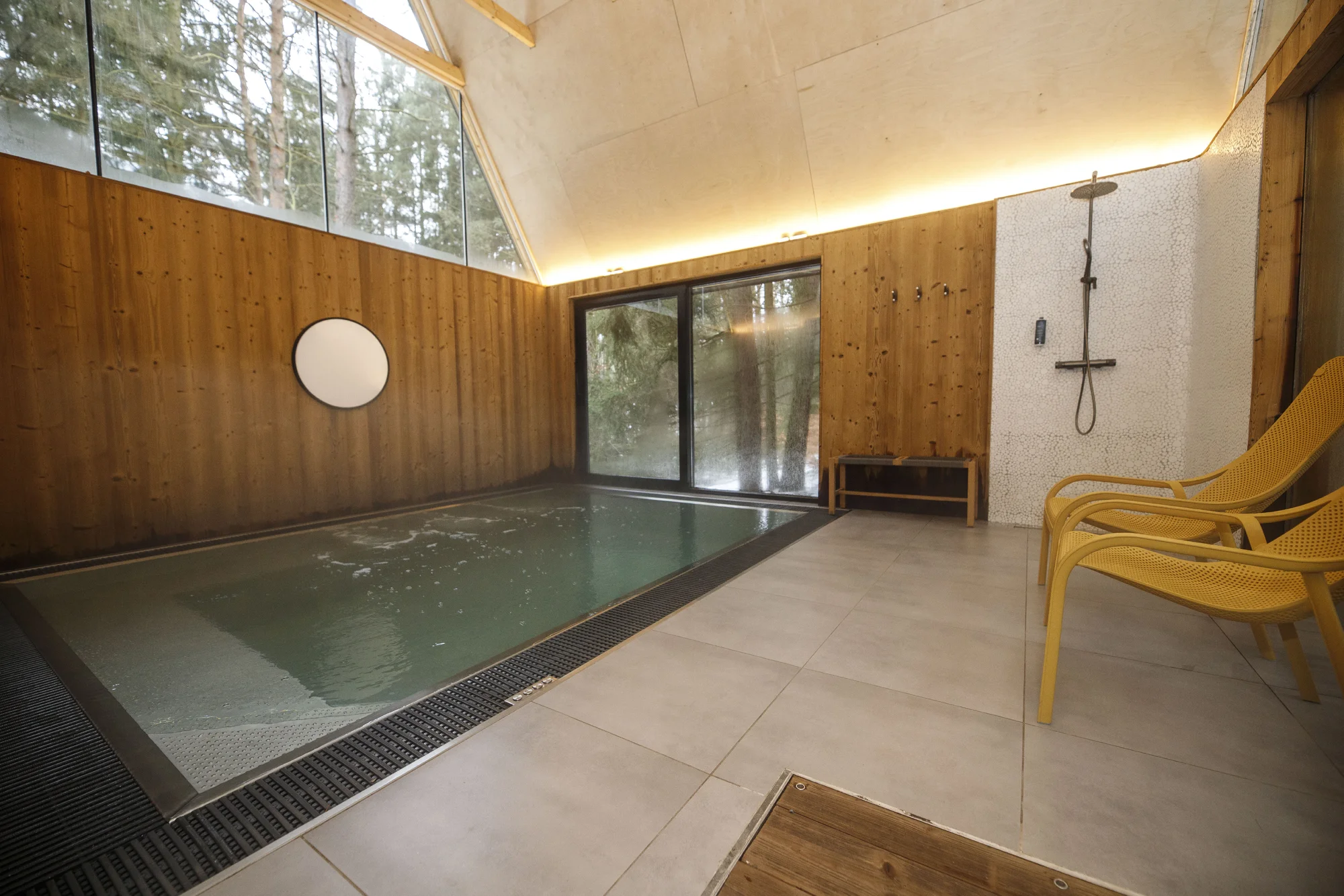 Pobyt v Posázaví: hotel uprostřed lesů, s rybníkem, wellness a aktivitami pro celou rodinu