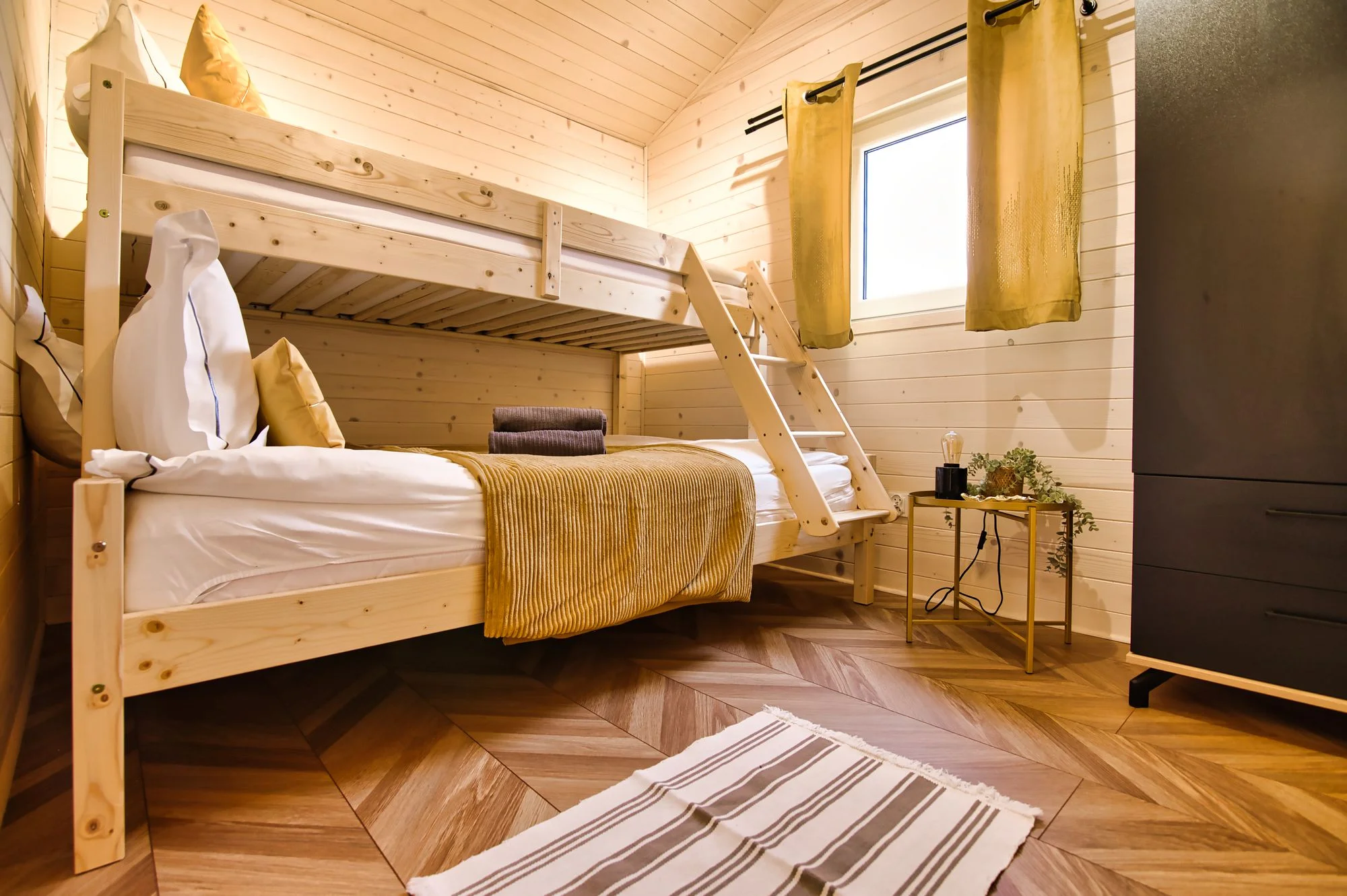 Rodinný resort u zábavního parku Energylandia: domky či kupole s terasou i vířivkou, bazény a snídaně