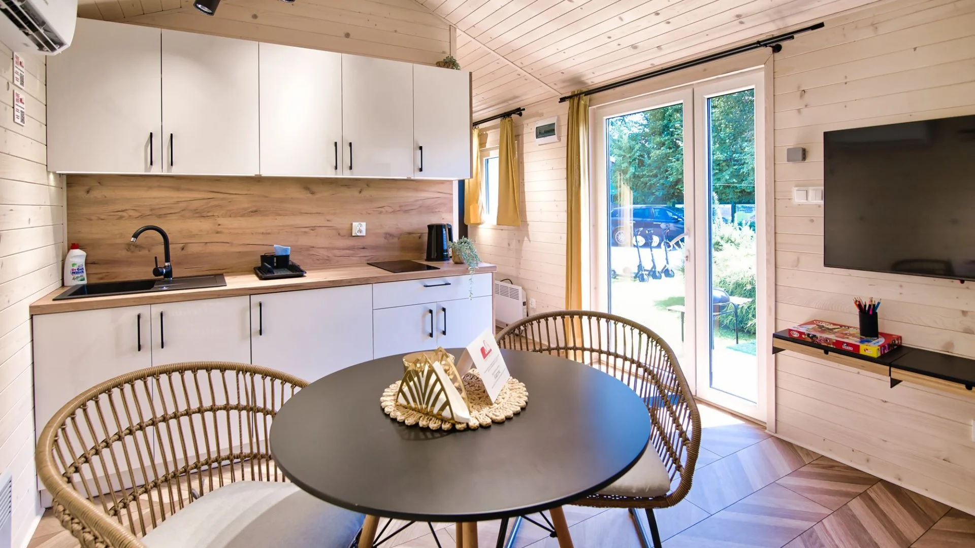Rodinný resort u zábavního parku Energylandia: domky či kupole s terasou i vířivkou, bazény a snídaně