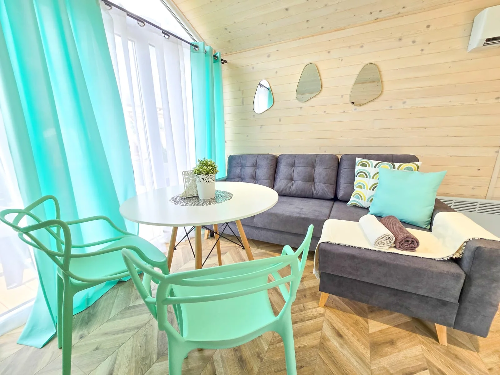 Rodinný resort u zábavního parku Energylandia: domky či kupole s terasou i vířivkou, bazény a snídaně