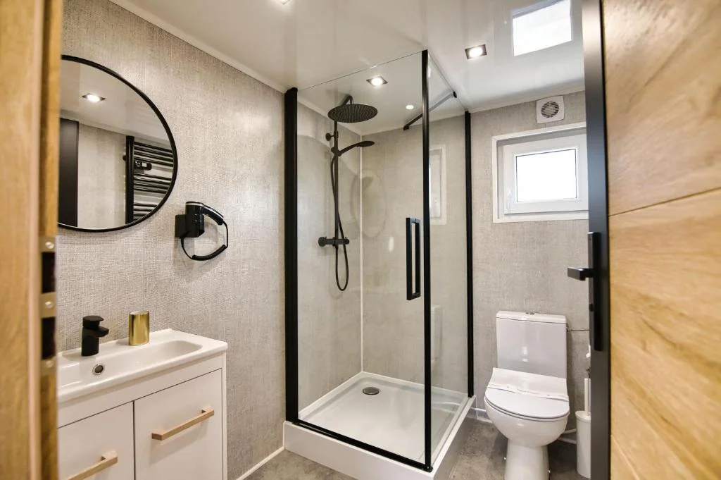 Designové domky v Zatoru jen 100 m od Energylandie: atrakce i SPA zóna přímo v objektu