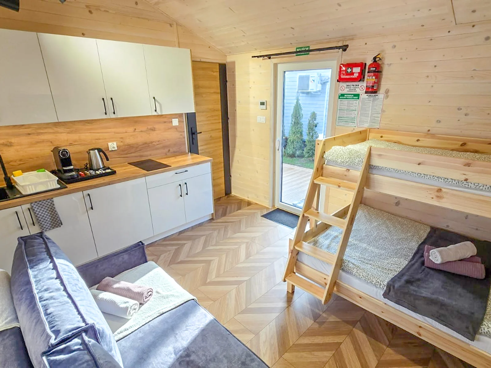 Rodinný resort u zábavního parku Energylandia: domky či kupole s terasou i vířivkou, bazény a snídaně