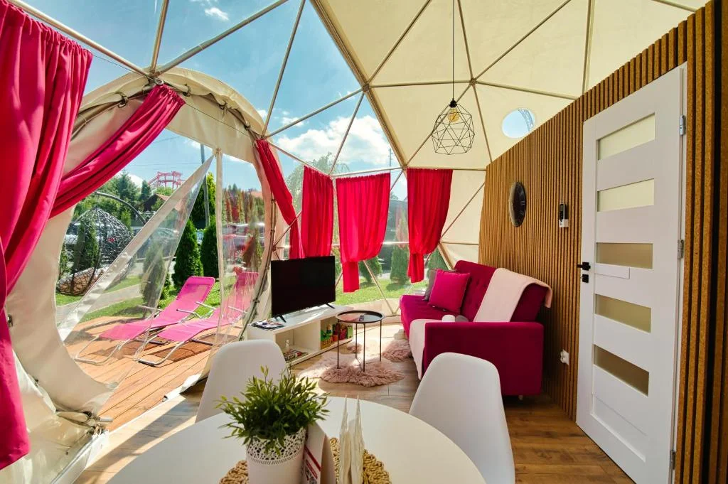 Designové domky v Zatoru jen 100 m od Energylandie: atrakce i SPA zóna přímo v objektu