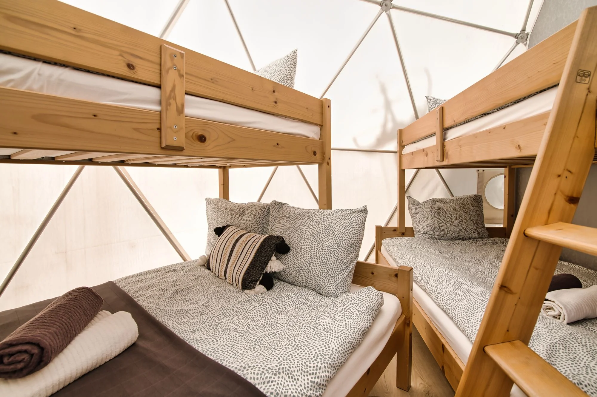 Designové domky v Zatoru jen 100 m od Energylandie: atrakce i SPA zóna přímo v objektu