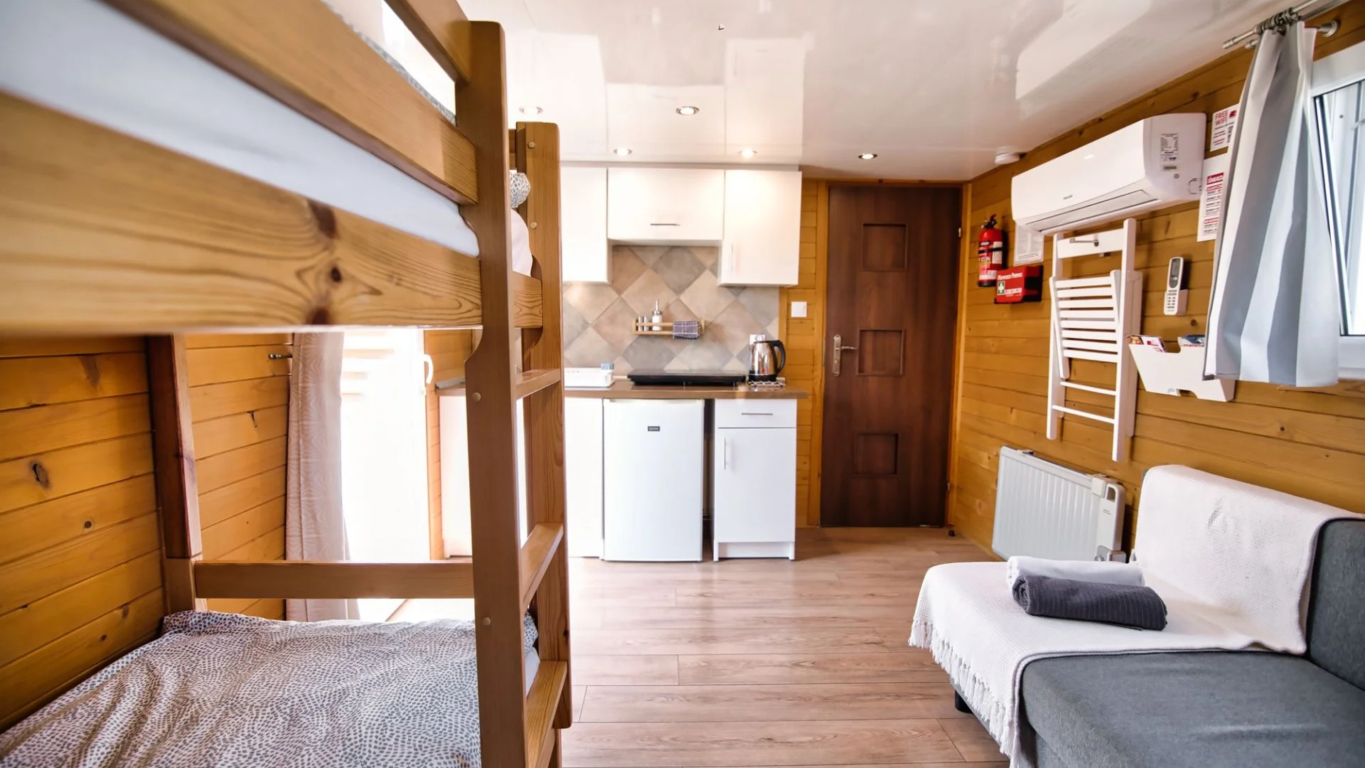 Rodinný resort u zábavního parku Energylandia: domky či kupole s terasou i vířivkou, bazény a snídaně