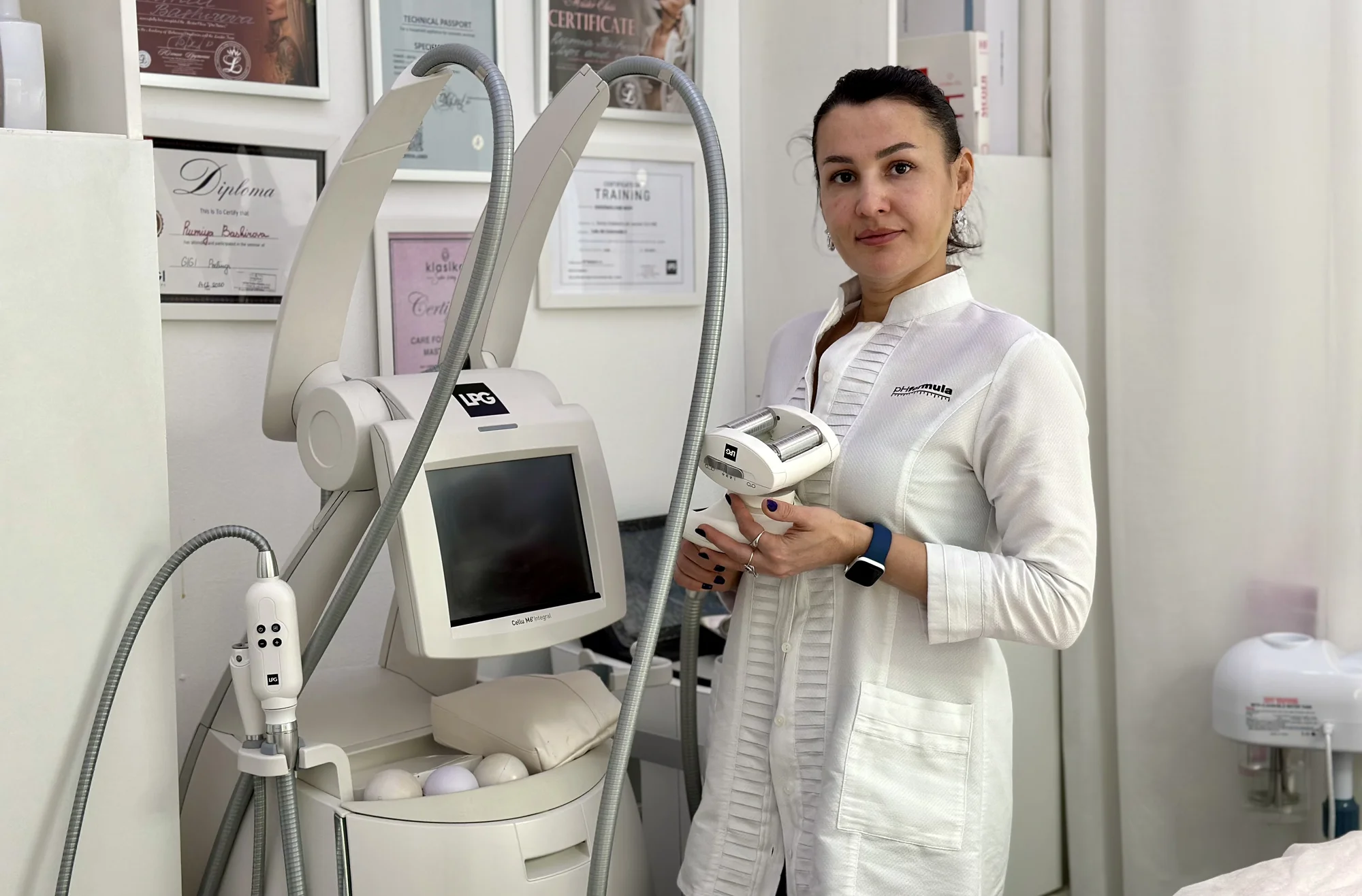 Permanentní make-up: oční linky, obočí pudrovou metodou i výplň rtů