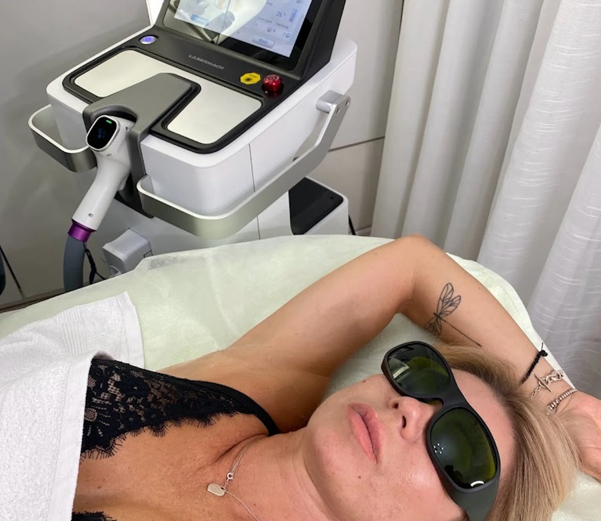 Laserová epilace dle výběru: podpaží, intimní partie, nohy i komplet balíček
