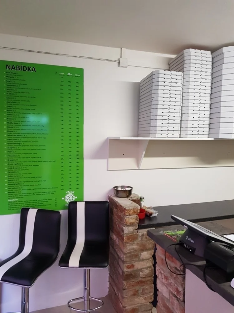 Pizza v Bohnicích podle výběru: 40 cm nebo 2 pizzy o průměru 32 cm