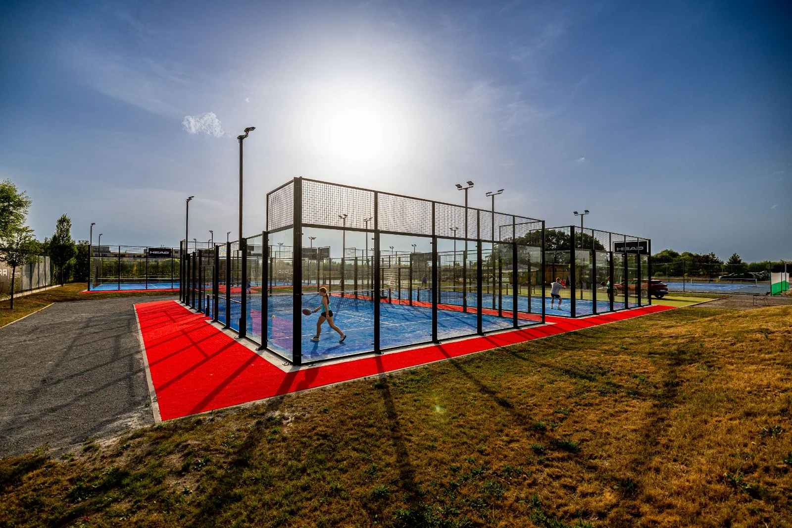 Zahrajte si beachvolejbal, tenis, pickleball nebo padel ve Sportparku