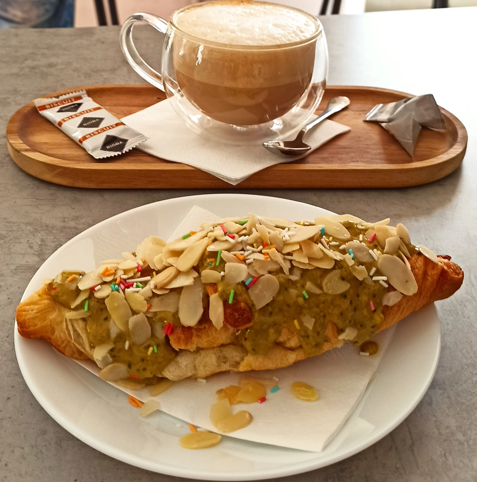 Croissant s nutellou či pistáciovým krémem nebo vafle a káva až pro 2 osoby