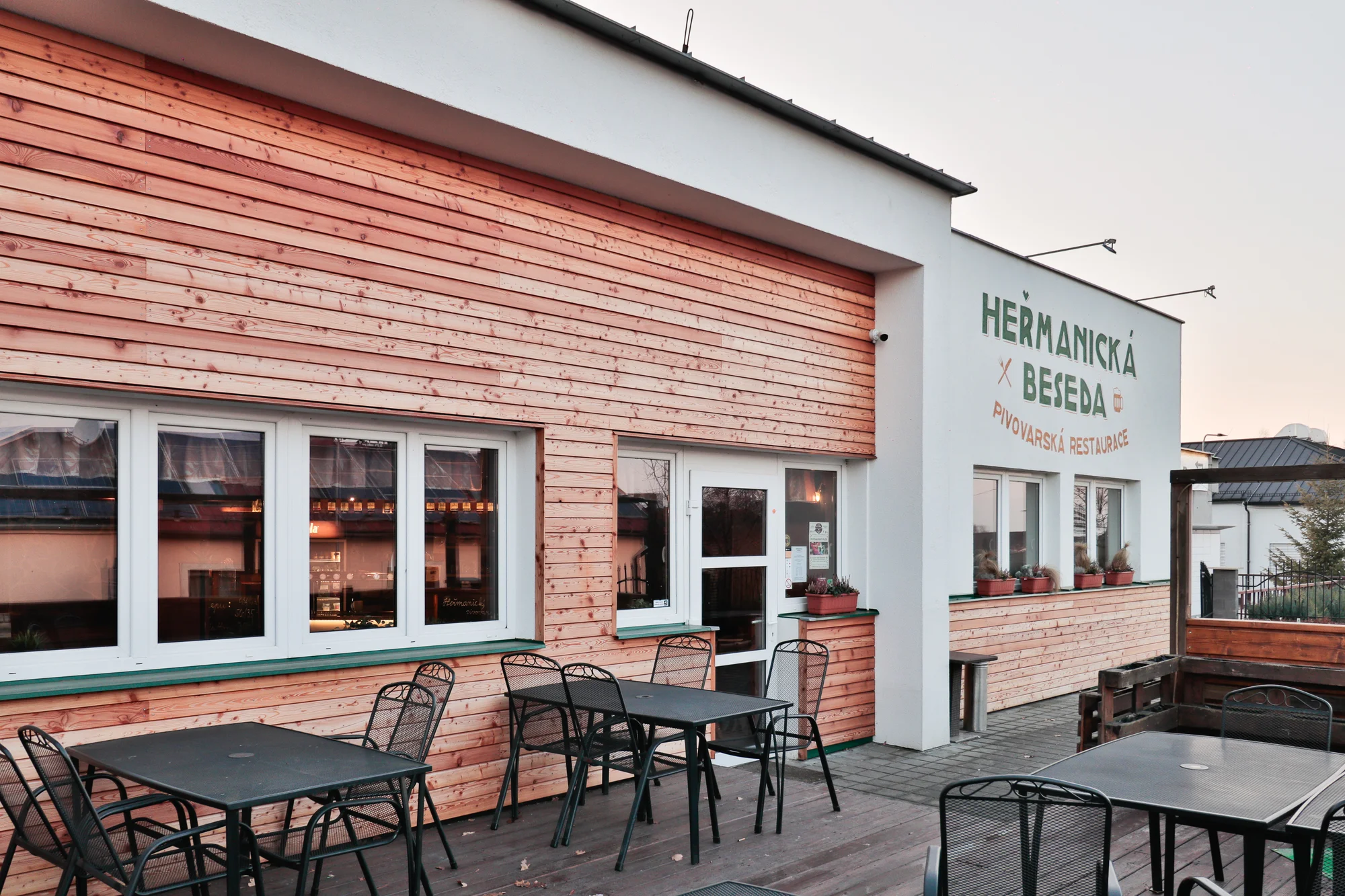 Kuřecí křidélka Buffalo Wild Wings - 500 g nebo 1000 g, hranolky