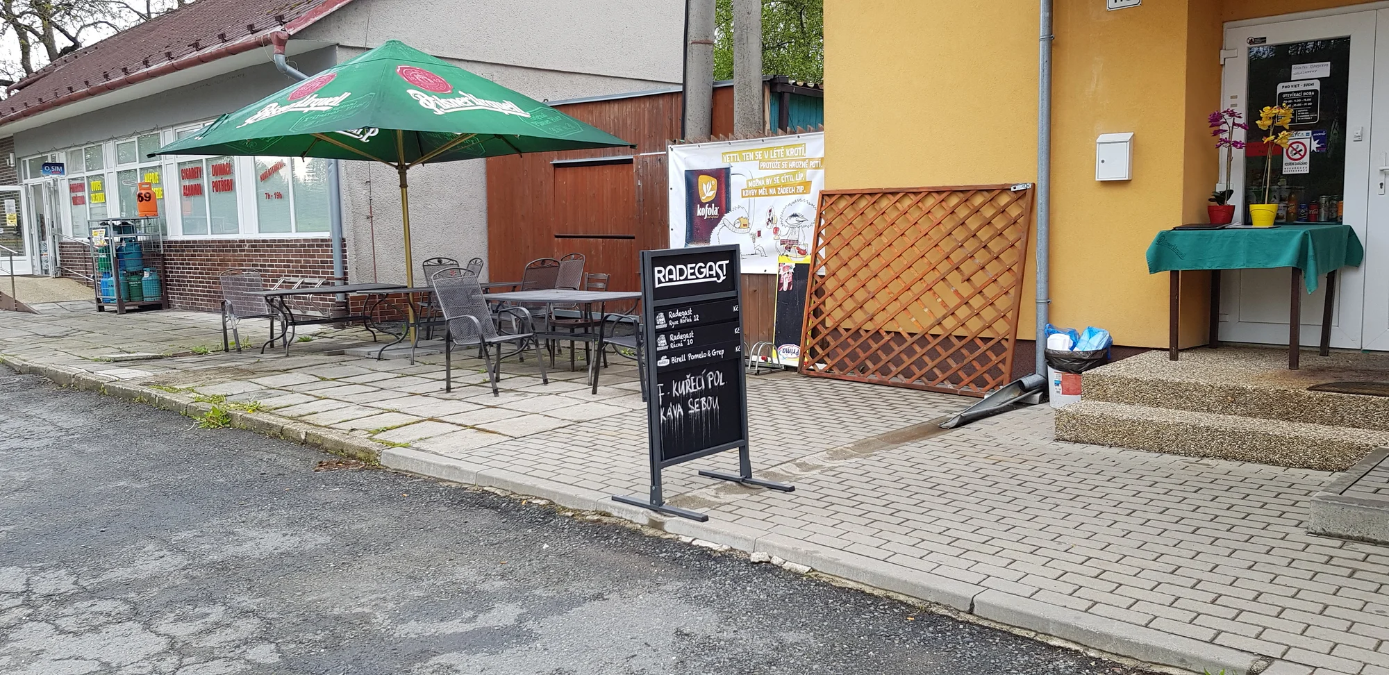Asijské menu podle výběru: restované nudle, krevety v tempuře i kuřecí stripsy