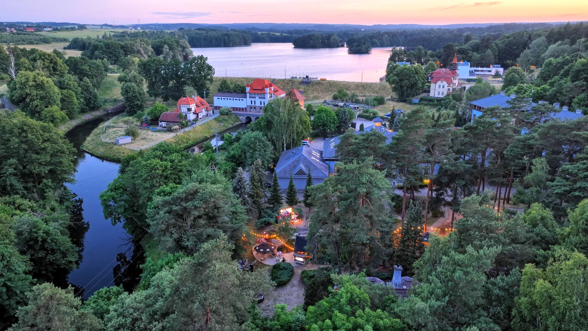 Klidná dovolená u Straszyńského jezera: snídaně, sauna, dětské hřiště, výlety do Gdaňsku