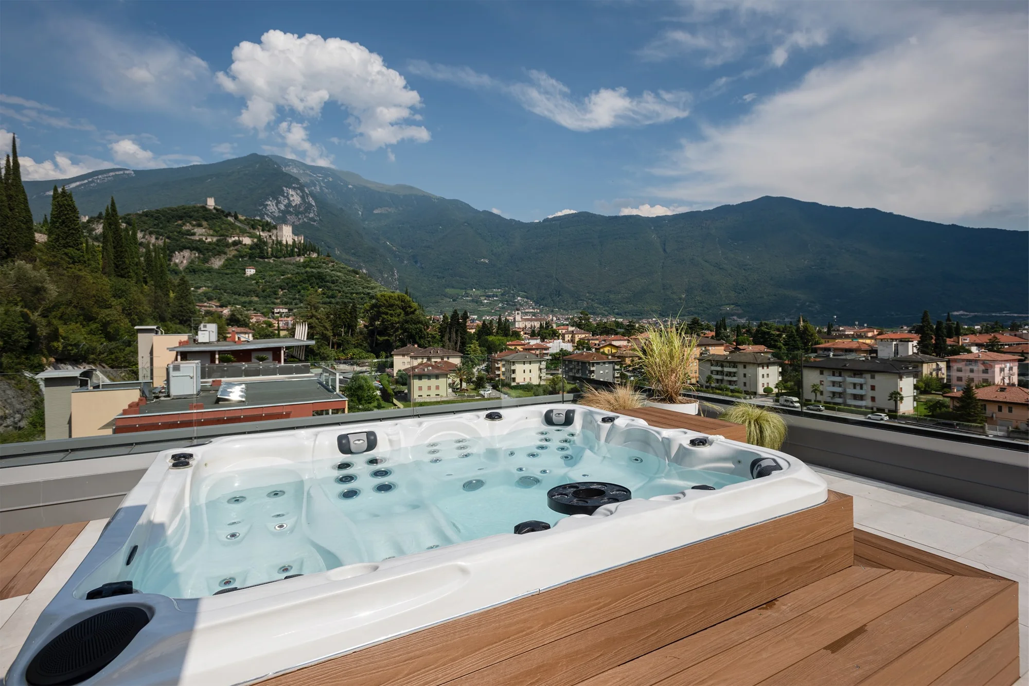 Dovolená v Itálii: hotel kousek od Lago di Garda, střešní wellness i snídaně