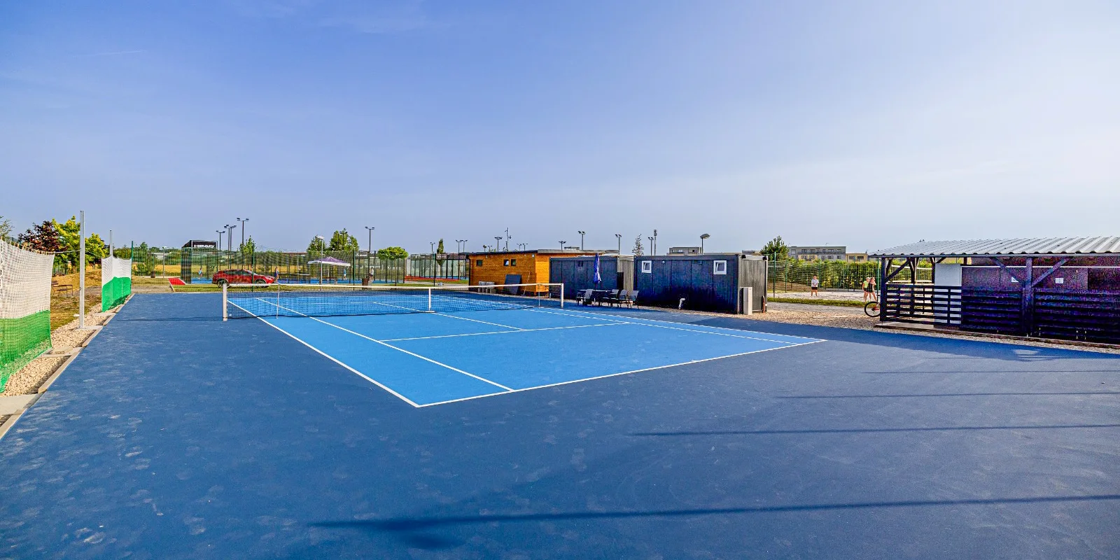Zahrajte si beachvolejbal, tenis, pickleball nebo padel ve Sportparku