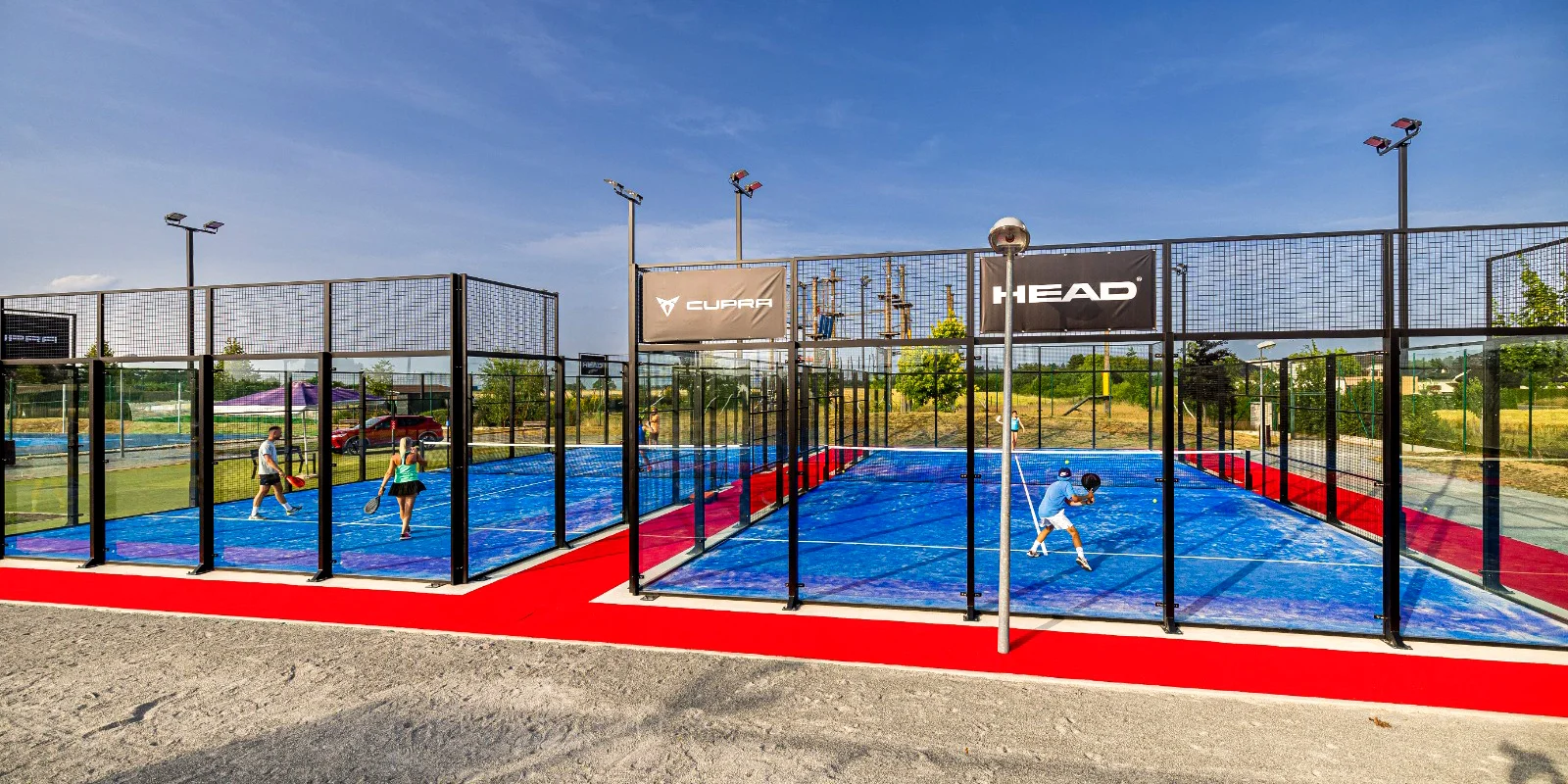 Zahrajte si beachvolejbal, tenis, pickleball nebo padel ve Sportparku