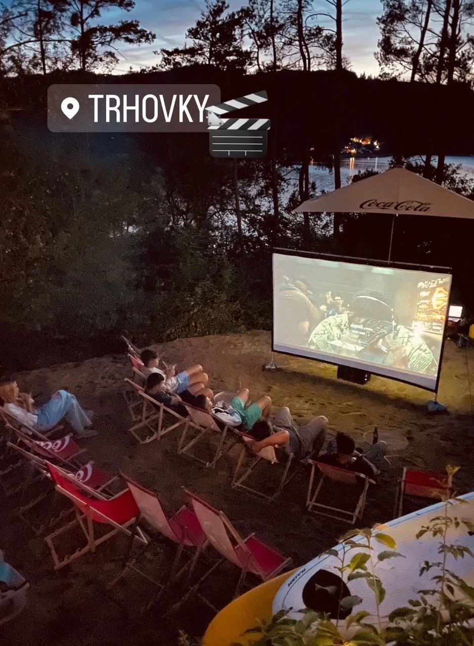 Hodinové zapůjčení paddleboardu na Orlické přehradě pro 1–4 osoby