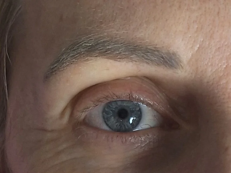 Permanentní make-up dle výběru: pudrové obočí, oční linky i plné rty