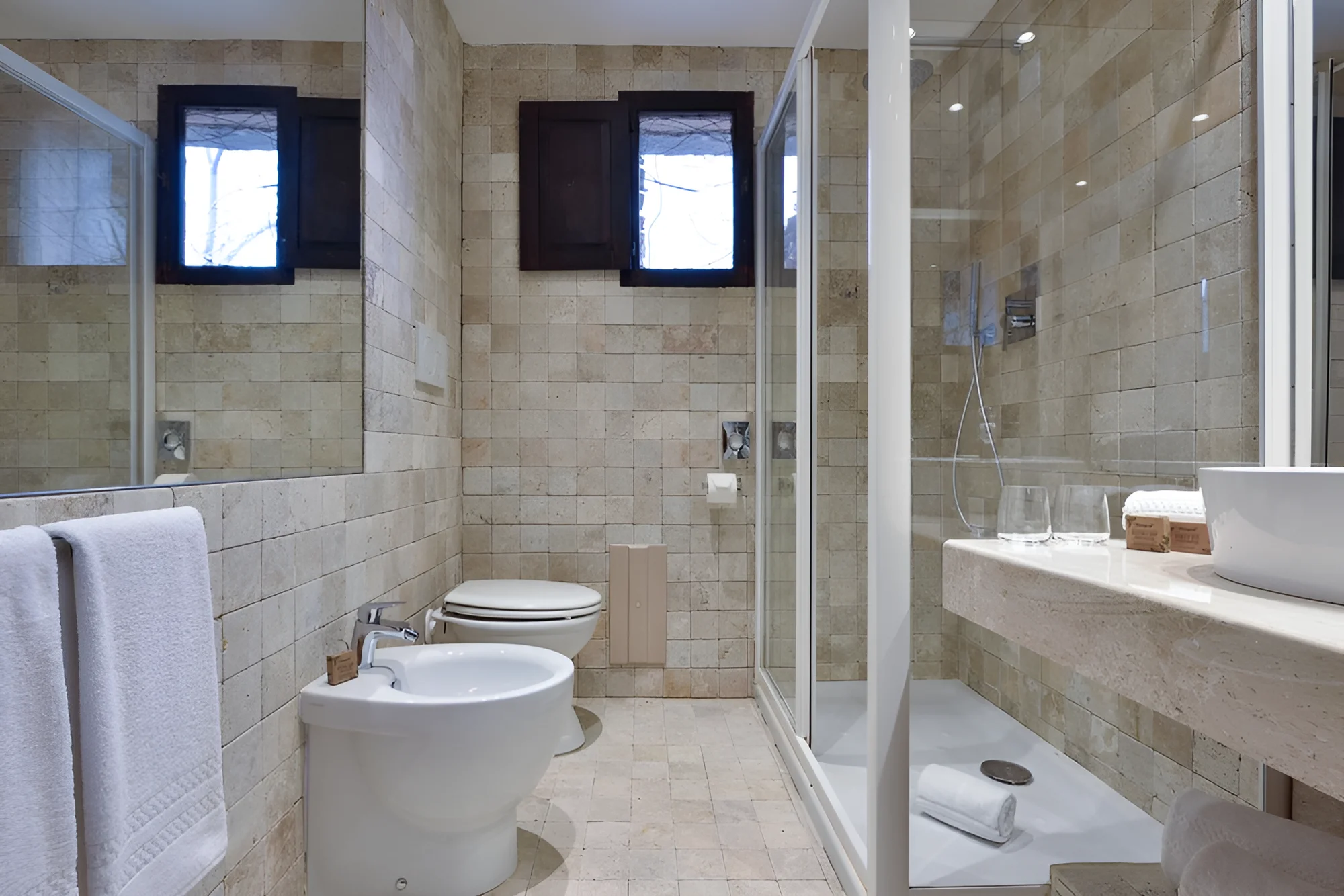 Sardinie: hotel v romantickém zálivu Cala Moresca, bazény, polopenze i možnost spa
