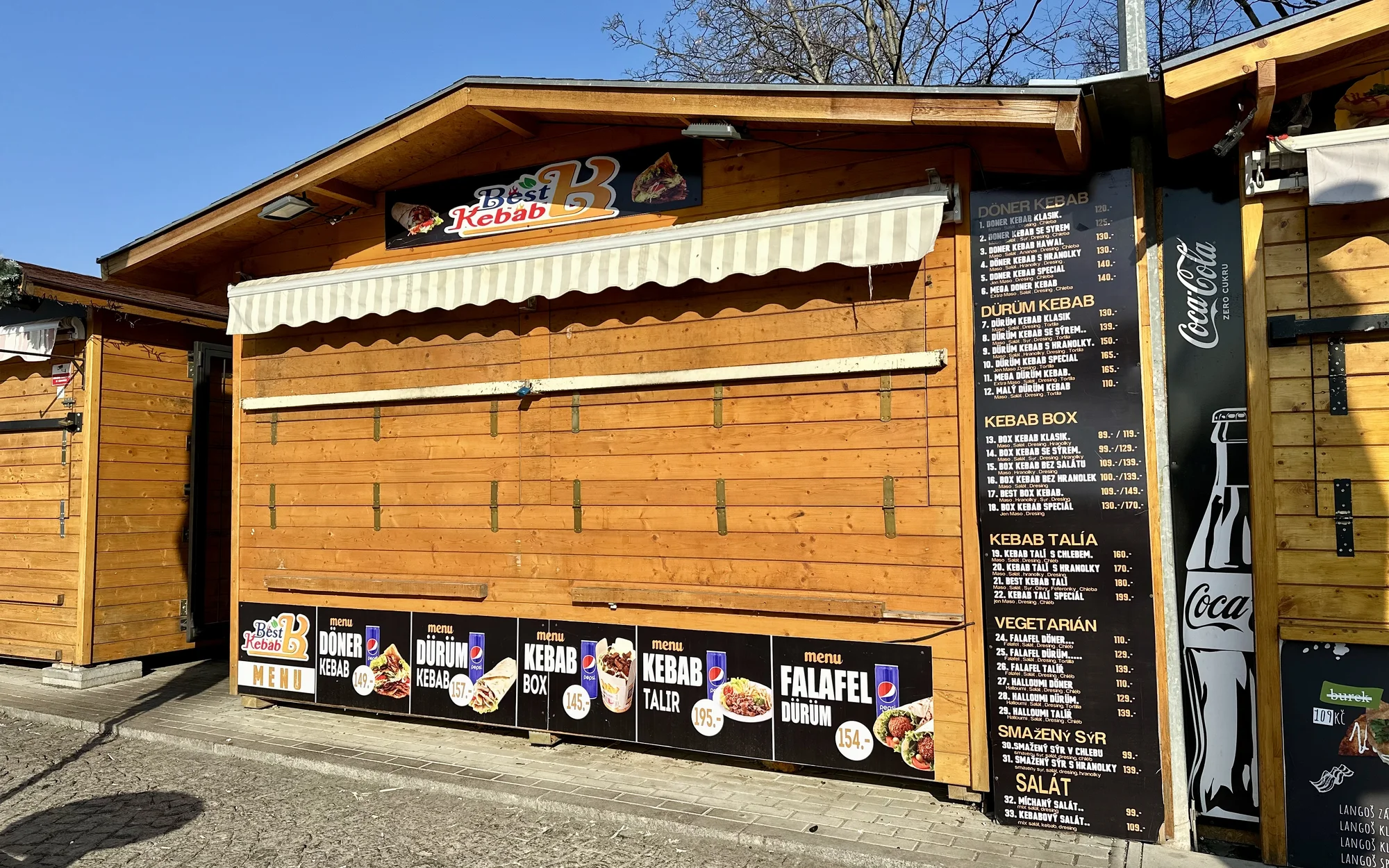 Kebab v boxu, pitě nebo tortille a nápoj na odnos s sebou