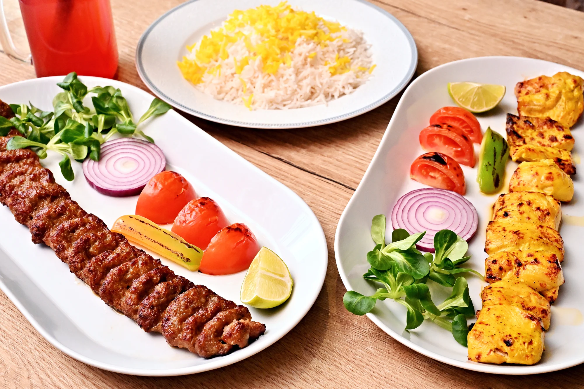Perské speciality pro 1-4 osoby: jehněčí nebo kuřecí kebab a domácí limonáda