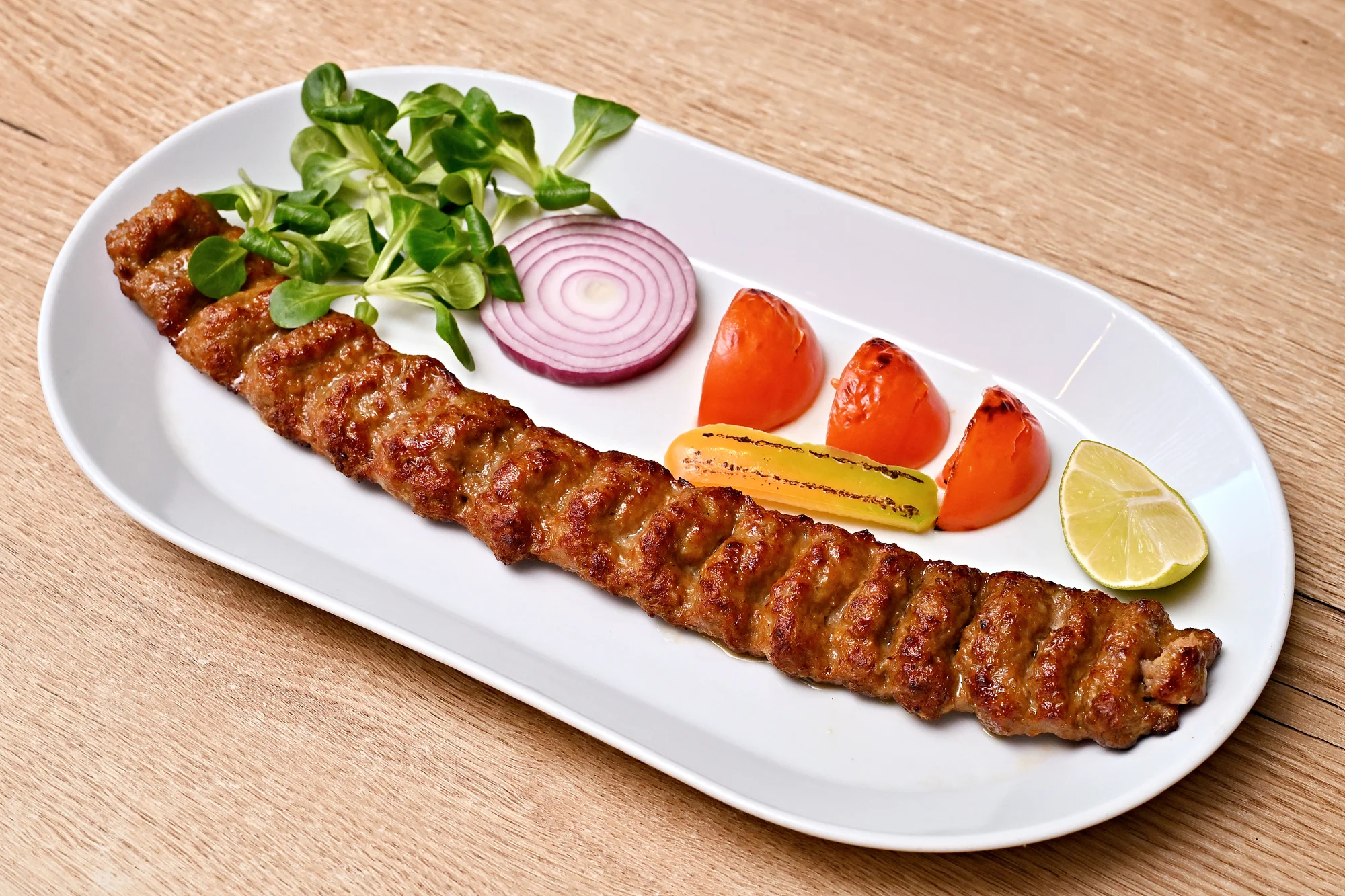 Perské speciality pro 1-4 osoby: jehněčí nebo kuřecí kebab a domácí limonáda