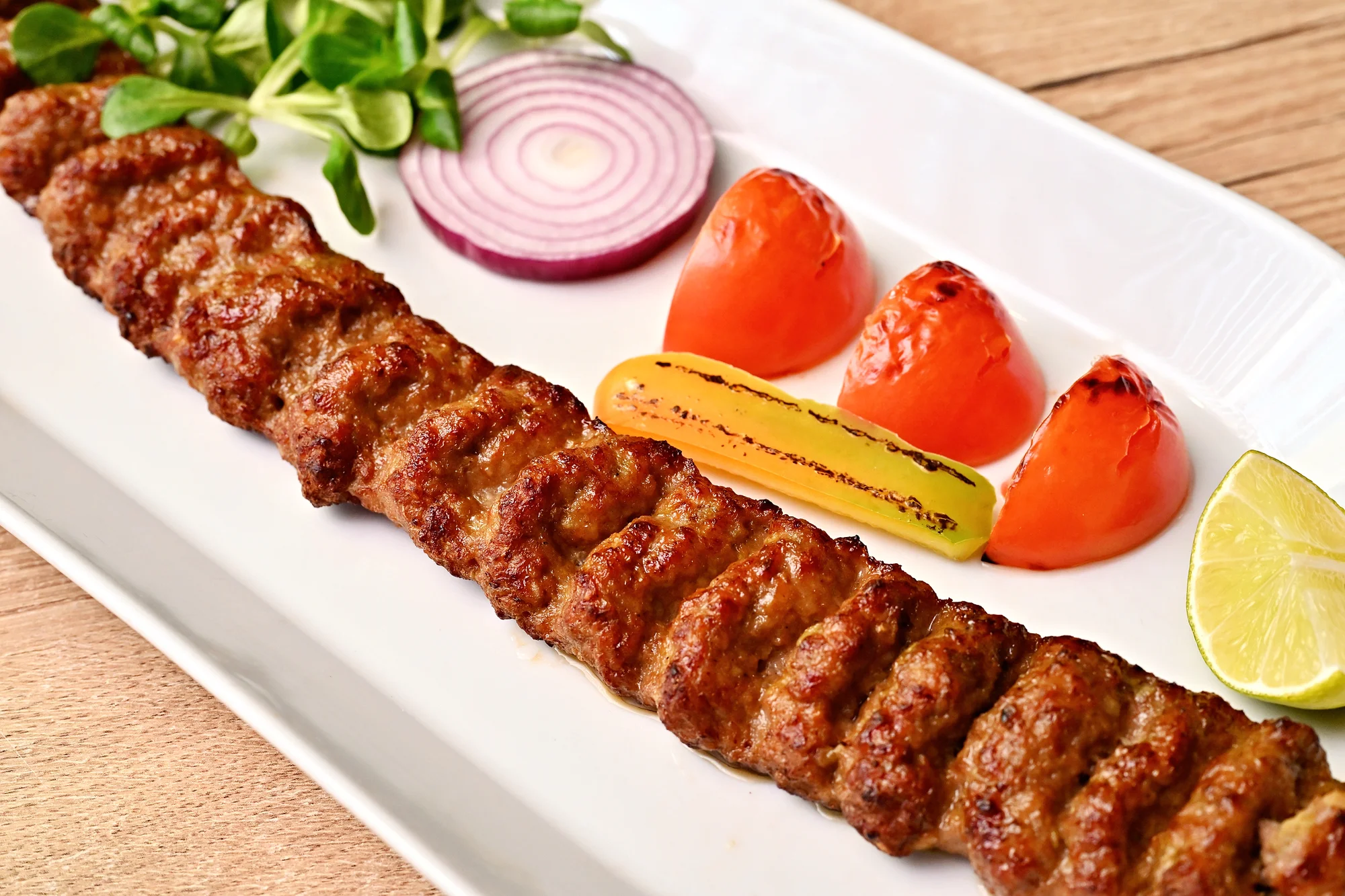 Perské speciality pro 1-4 osoby: jehněčí nebo kuřecí kebab a domácí limonáda