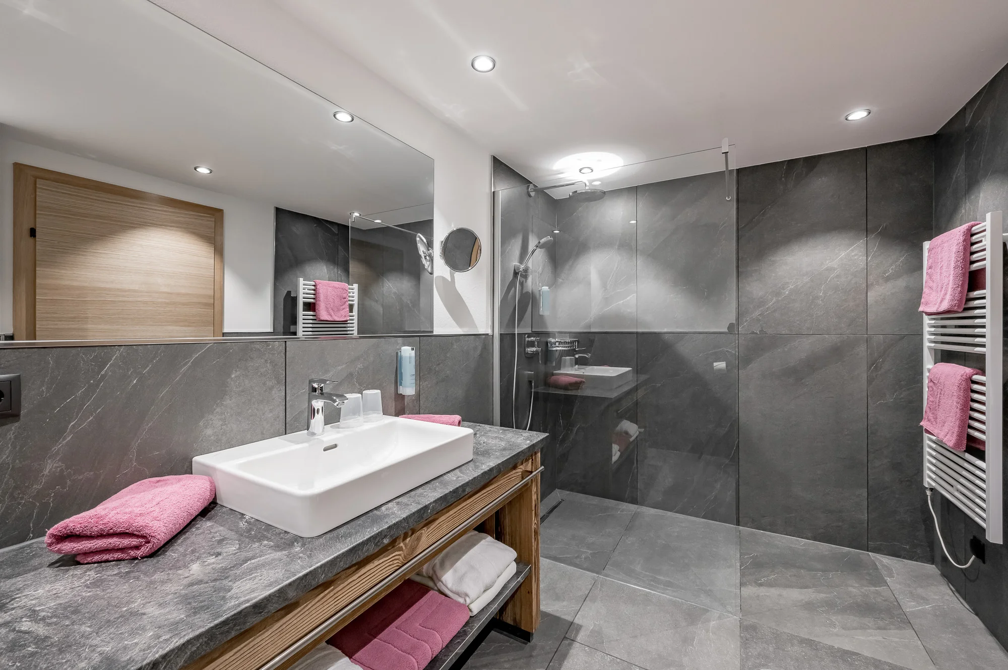 Tyrolský Ötztal: hotel s neomezeným wellness a polopenzí, koupání v horském jezeře