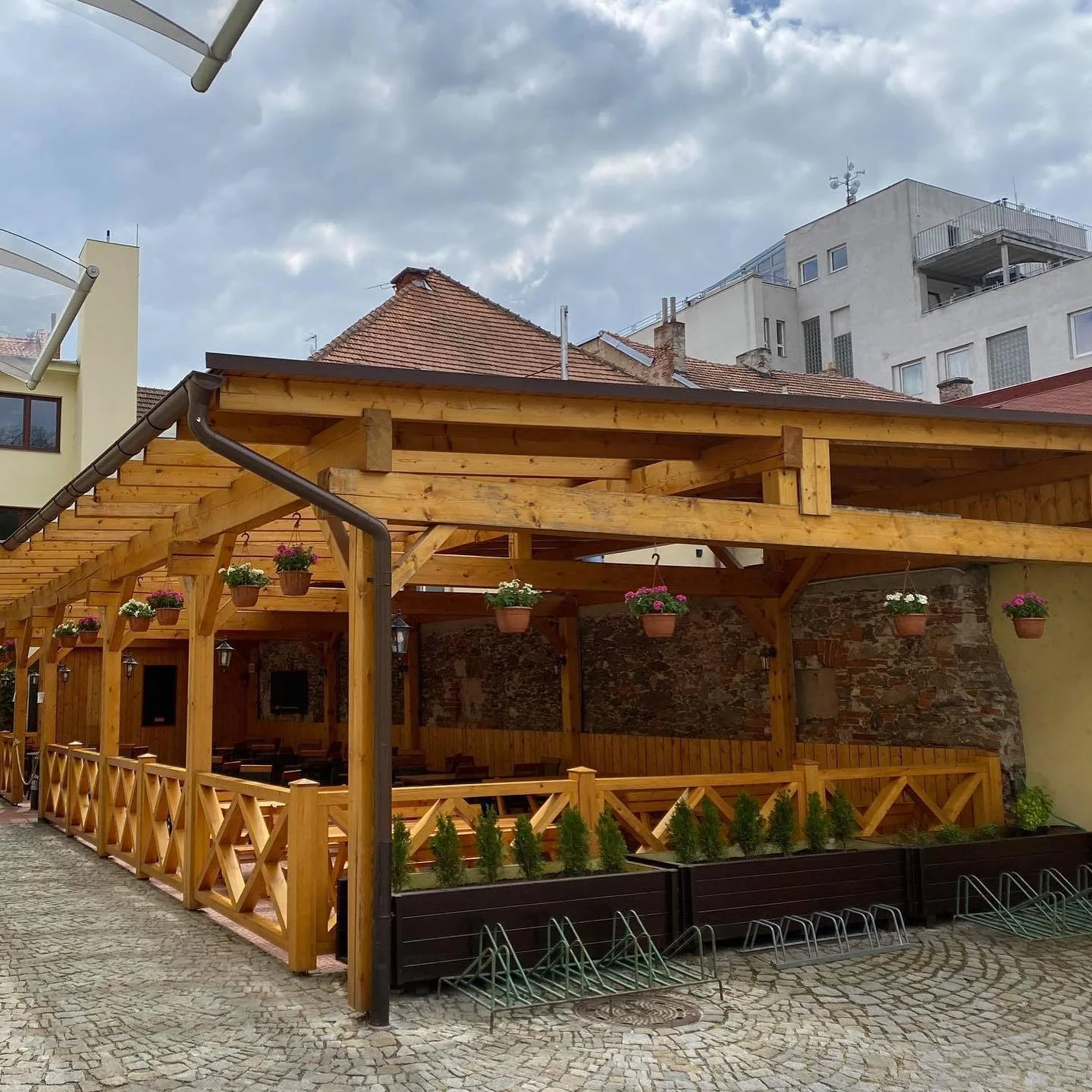 Voucher na 500–2 000 Kč do restaurace v třebíčském Černém domě: česká, americká a řecká kuchyně