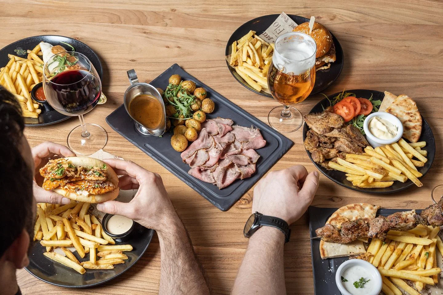Voucher na 500–2 000 Kč do restaurace v třebíčském Černém domě: česká, americká a řecká kuchyně