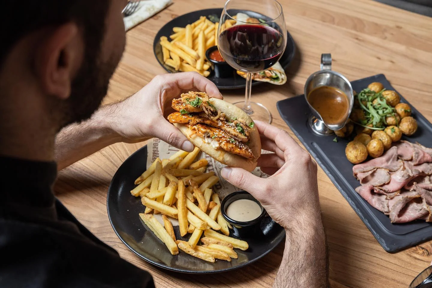 Voucher na 500–2 000 Kč do restaurace v třebíčském Černém domě: česká, americká a řecká kuchyně