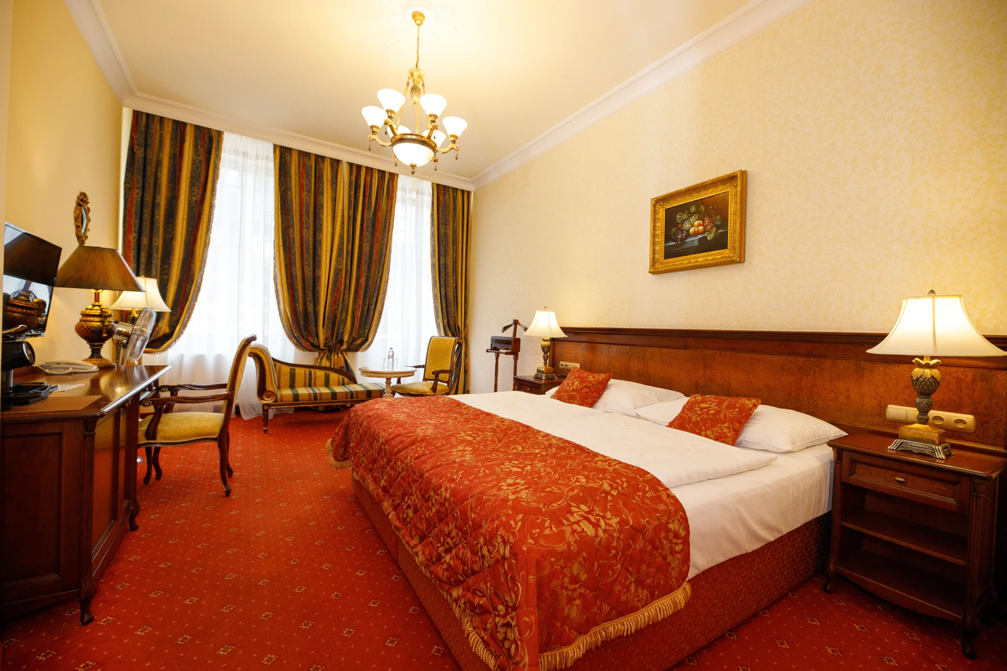 Pobyt v elegantním hotelu blízko kolonády: snídaně, wellness i procedury