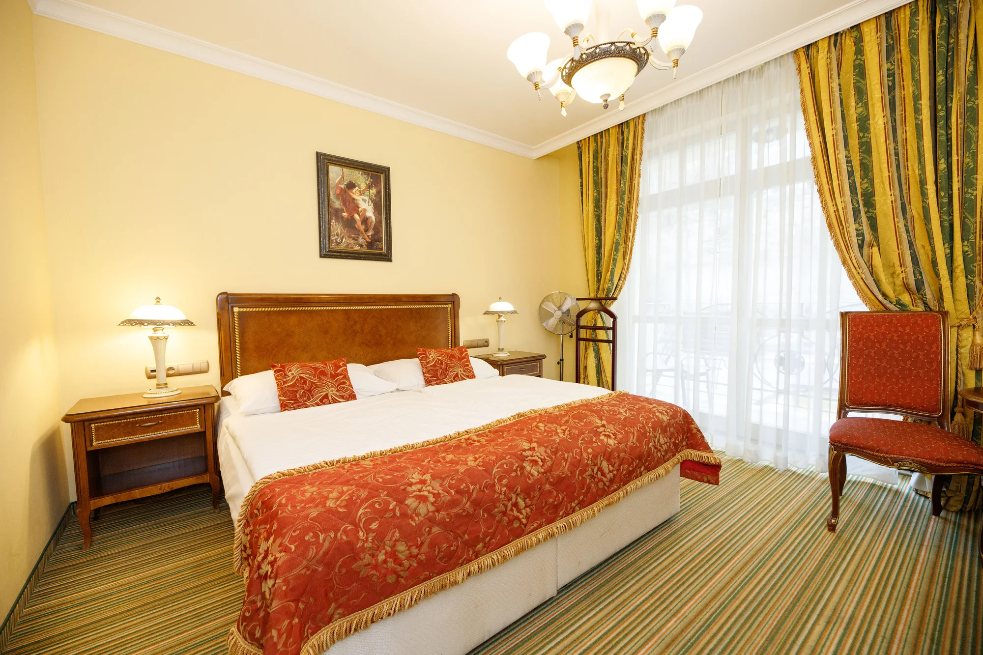 Pobyt v elegantním hotelu blízko kolonády: snídaně, wellness i procedury