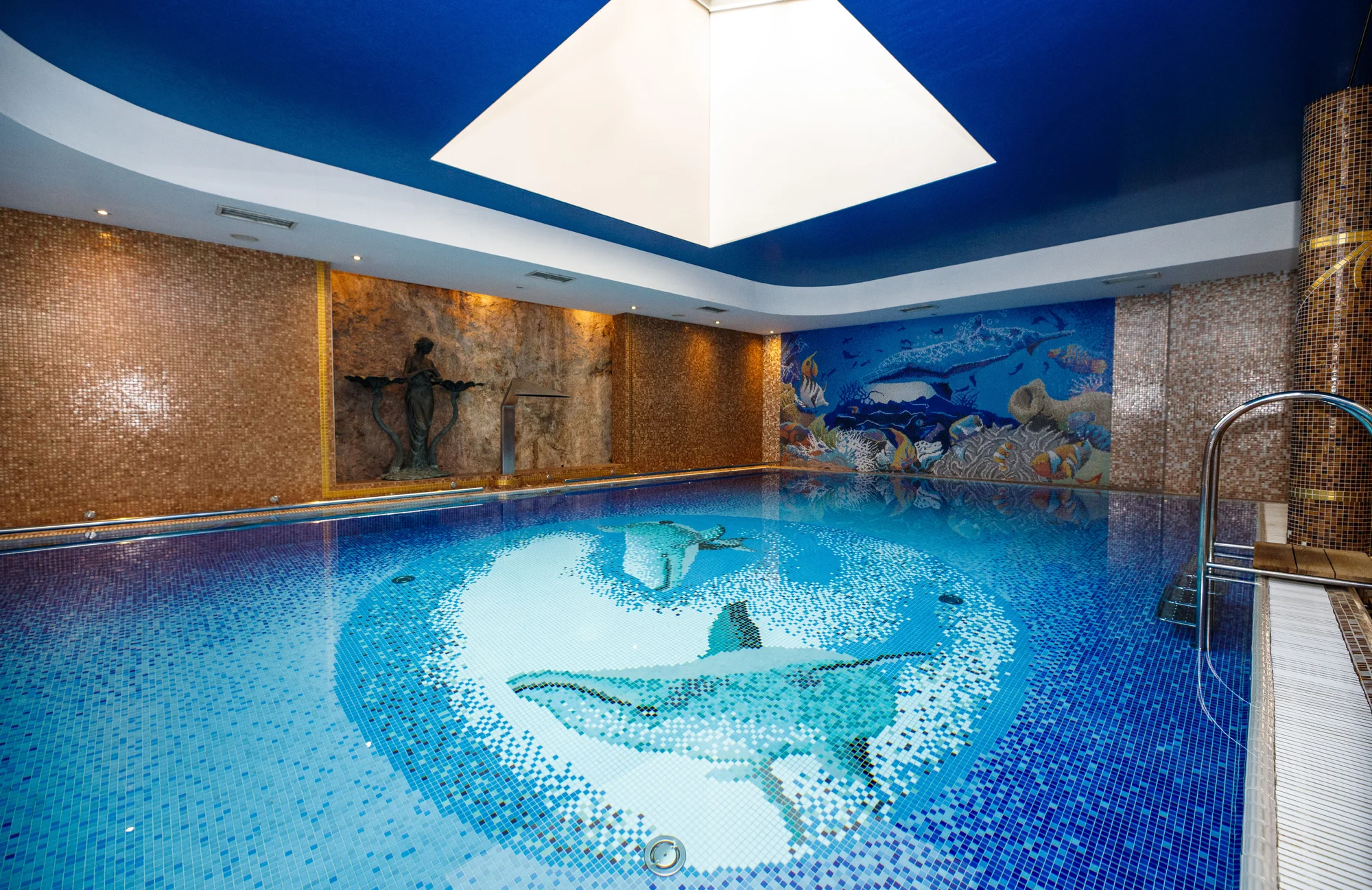 Pobyt v elegantním hotelu blízko kolonády: snídaně, wellness i procedury