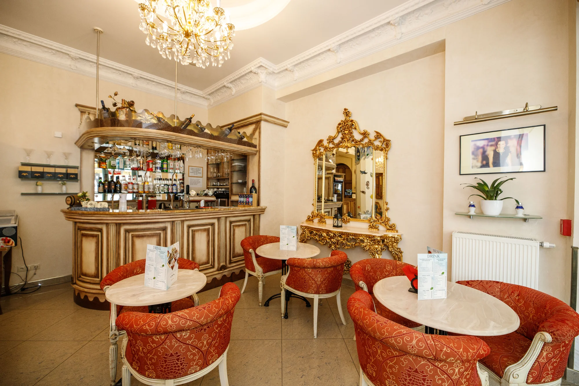 Pobyt v elegantním hotelu blízko kolonády: snídaně, wellness i procedury