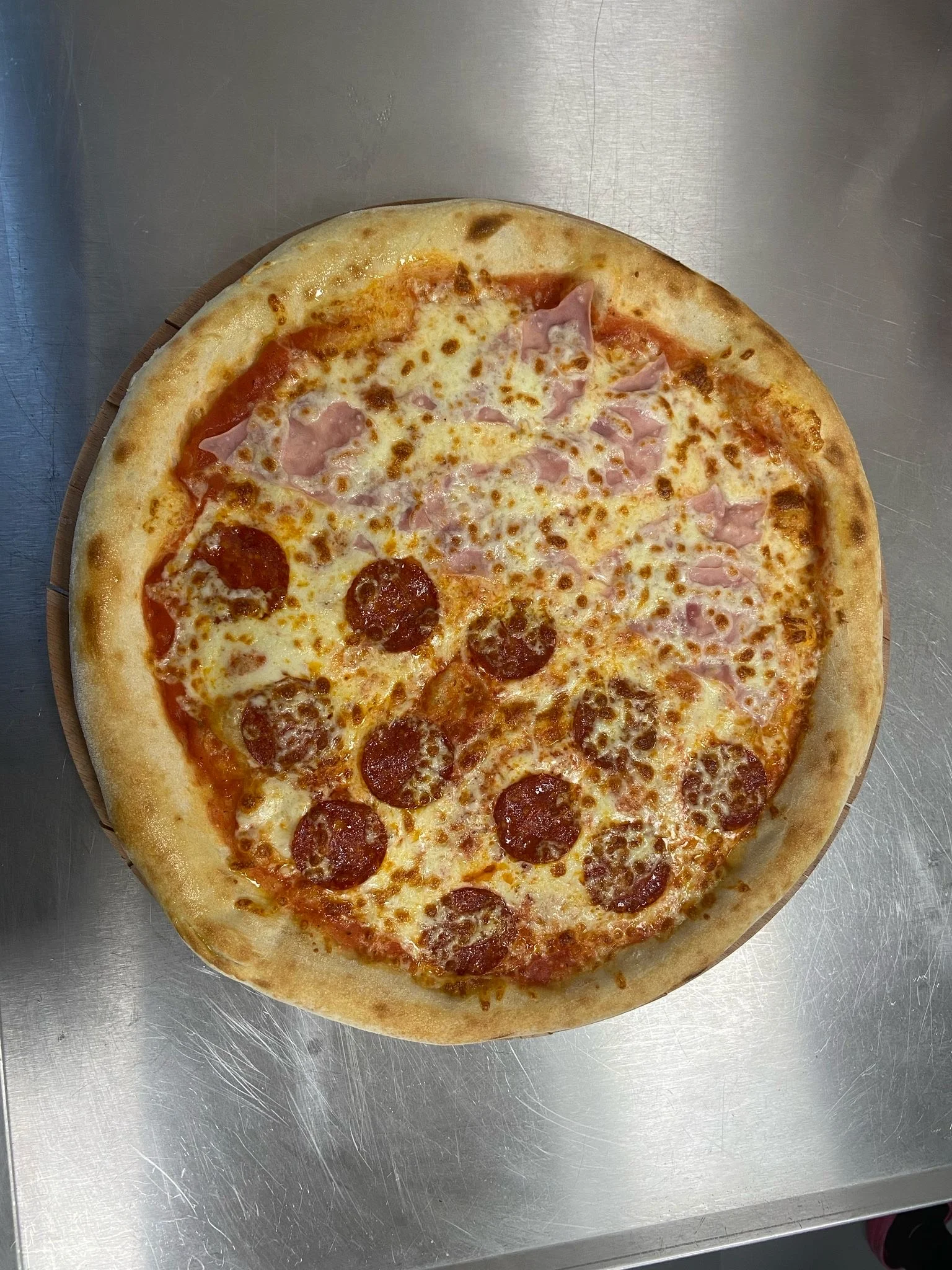 Pizza s sebou dle výběru (40 cm), 12 druhů vč. vegetariánských