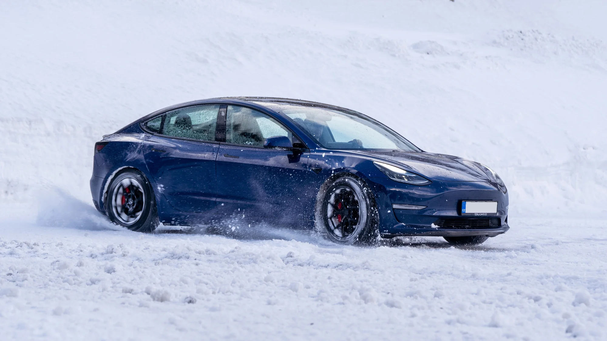 Tesla 3 Performance: spolujízda nebo řízení i s příběhy z cest kolem světa